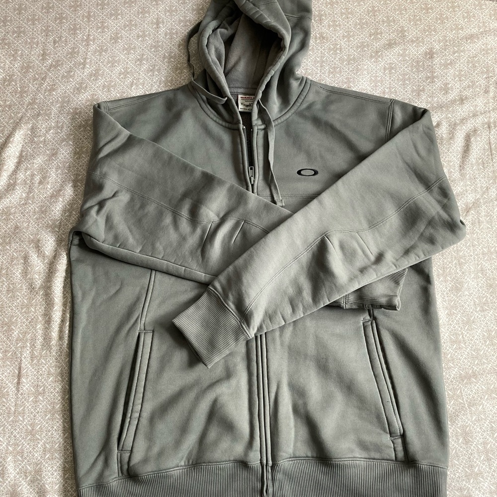EUC Oakley Forged Goods zip-up hoody, size M.